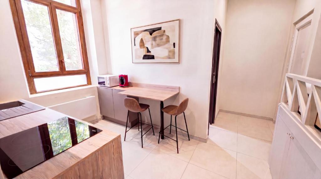 Studio Chic et Calme Hypercentre Aix Les Bains - 4