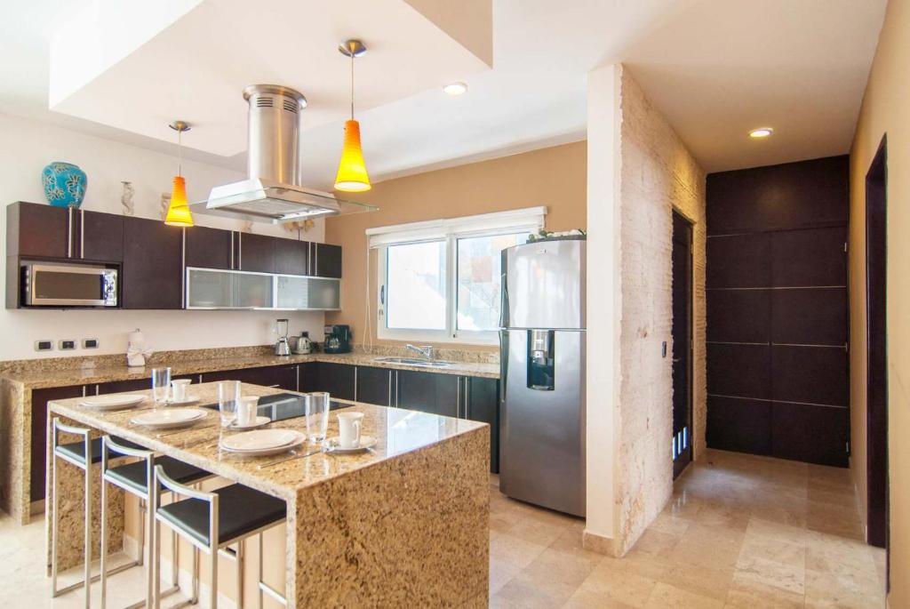 Exceptional Location Near Beach, Pool-View Balcony - 4
