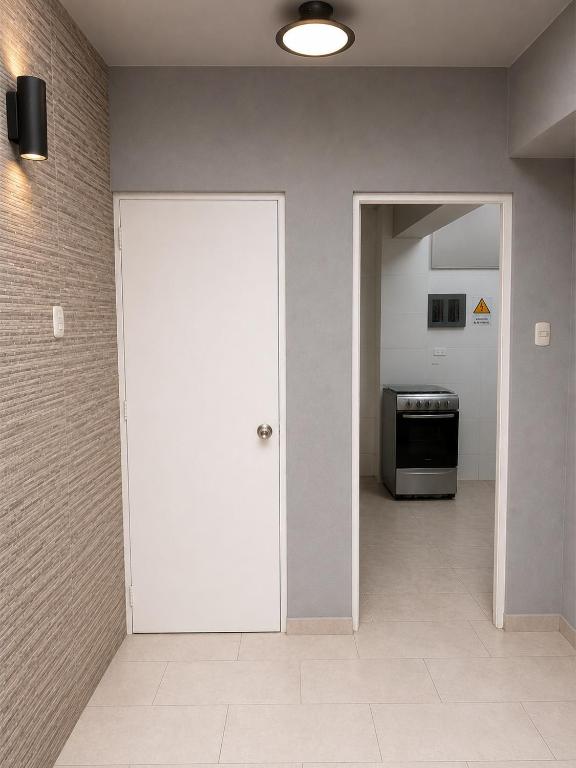 Centrally-located mini apartment one block from the church - 4