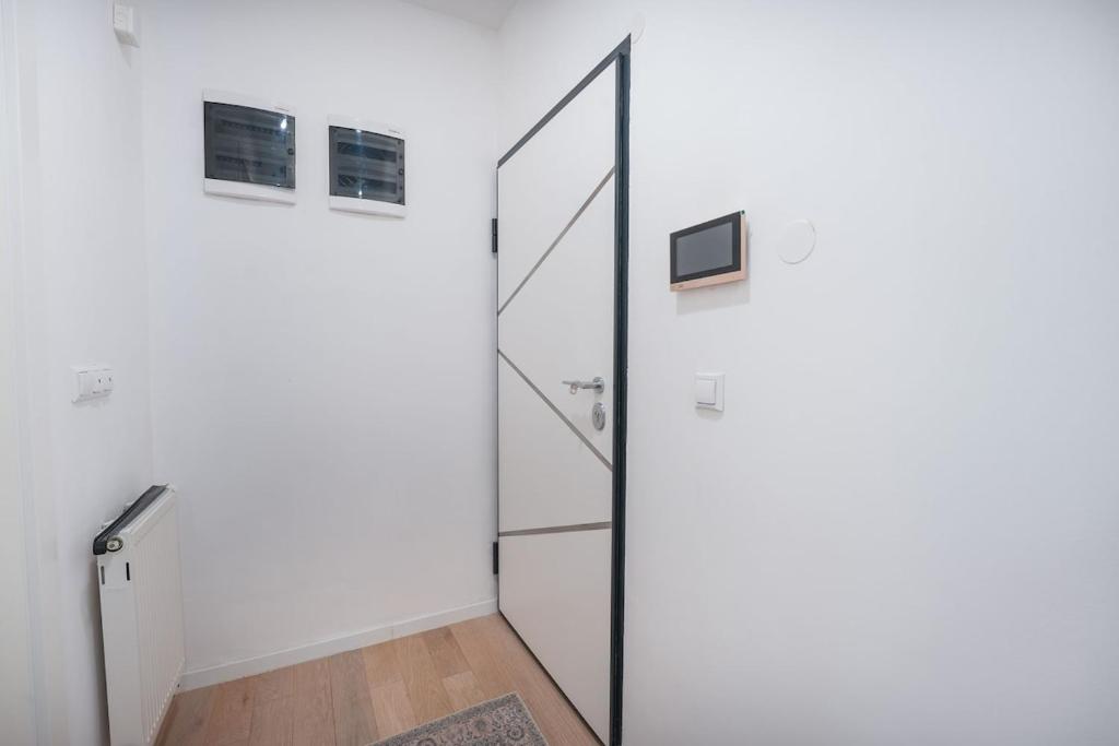 Modern Cozy Apartment Free Parking Near Center - 2