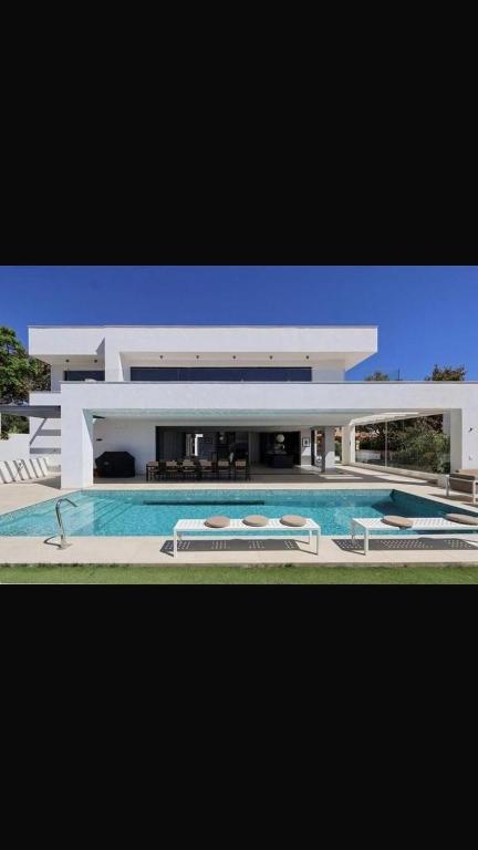 Villa Moderna en Puerto marina - 5