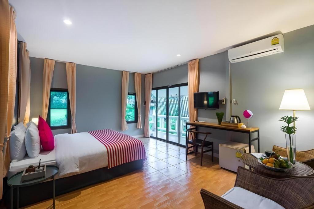 โฮมแอนด์ฮิลล์ รีสอร์ท (Home and Hill Resort)
