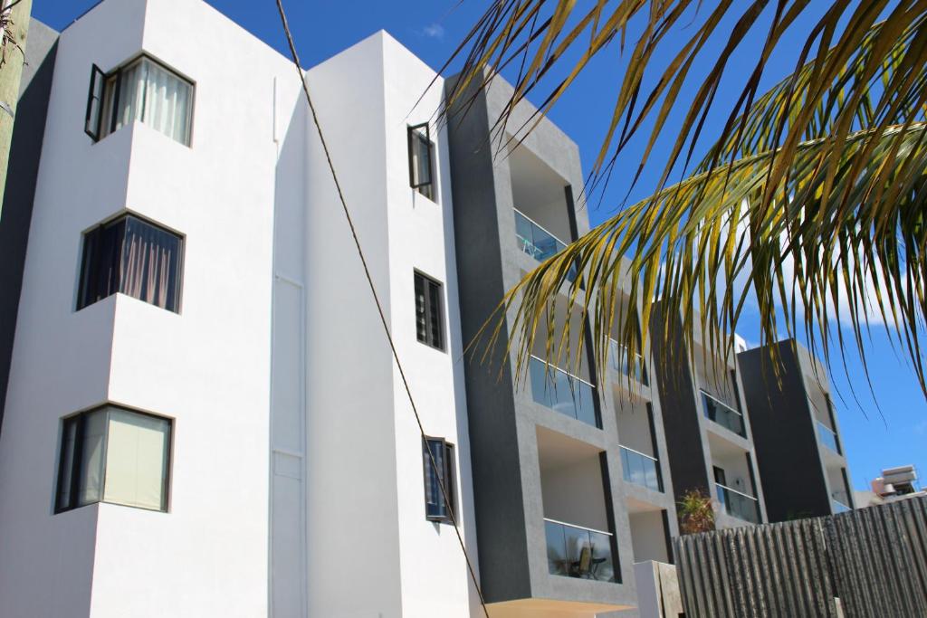 Flic en Flac Beach Penthouse — Hotel in Mauritius Island