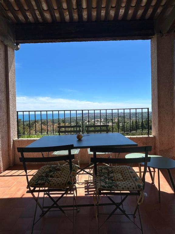 Apartment with sea view in Provence, private residence Les Hauts de Vaugrenier - 3