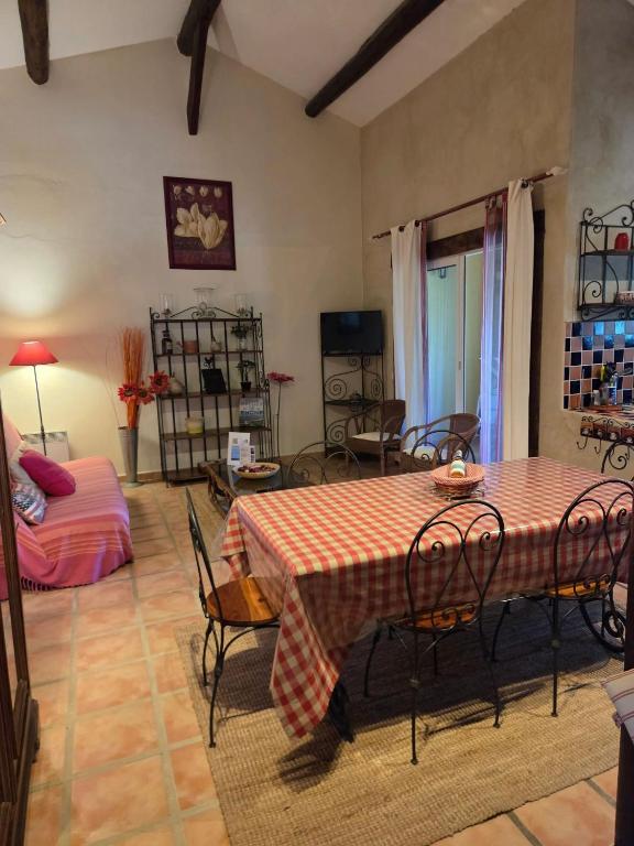 Appartement spacieux à Arles avec piscine et jardin partagé - 2