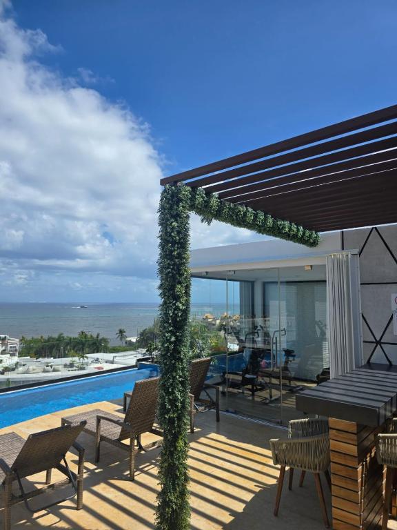 Apartment steps from the beach, rooftop pool, H101 - 1