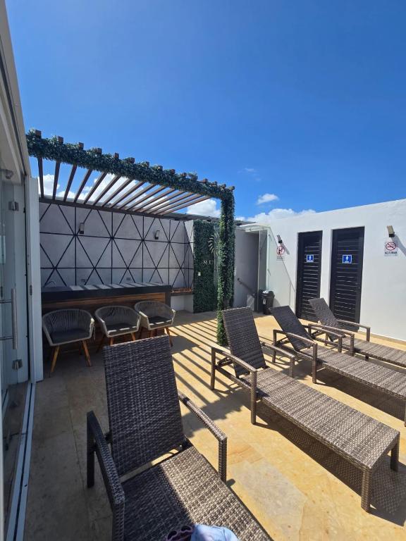 Apartment steps from the beach, rooftop pool, H101 - 4
