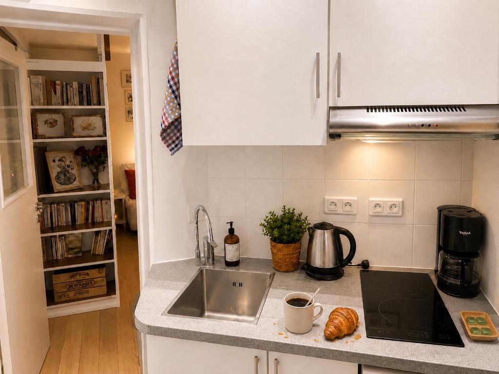 Central Paris, Quiet Apartment in Le Marais AC and near Metro - 4