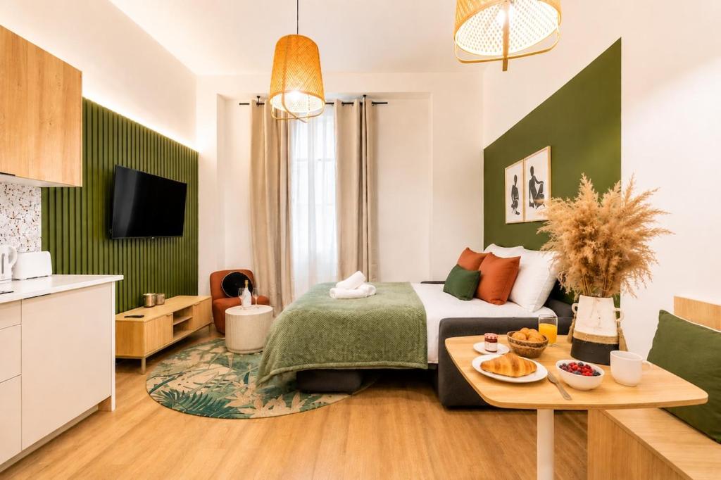 Bright & Chic Studio I Walk to Eiffel Tower I Central Location Close to Metro - 3