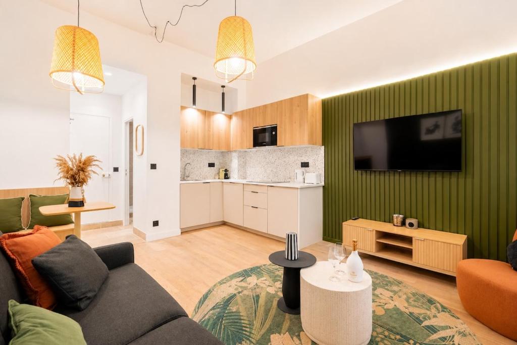 Bright & Chic Studio I Walk to Eiffel Tower I Central Location Close to Metro - 2