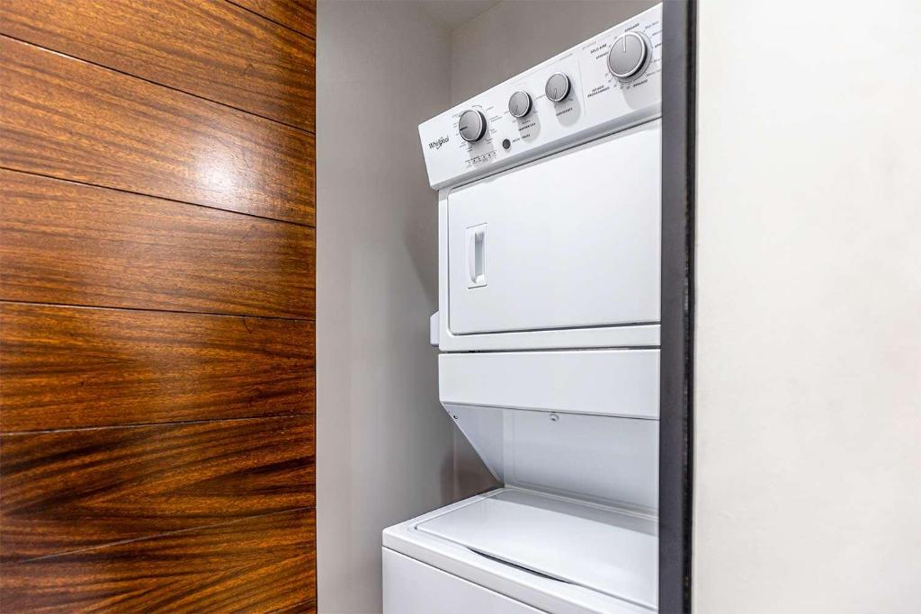 Amazing 2BR Condo with Rooftop pool - BBQ - 5