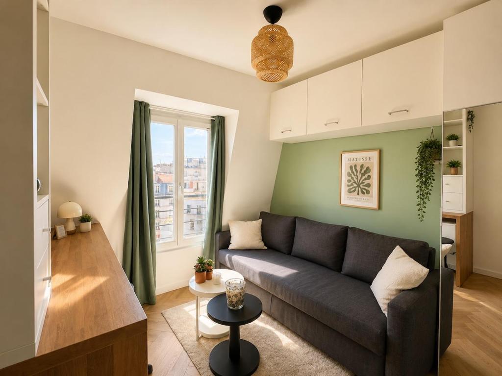 Bright Studio with Iconic Paris Rooftop Sunsets - 1