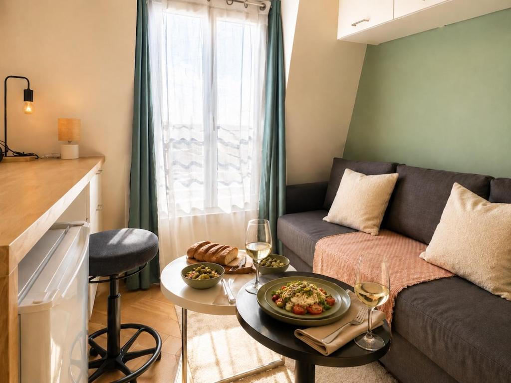 Bright Studio with Iconic Paris Rooftop Sunsets - 5