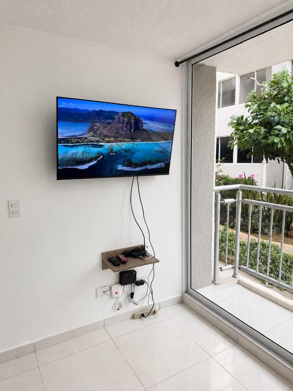 Modern 3-Bedroom, 2-Bathroom Apartment in a Gated Community - 2