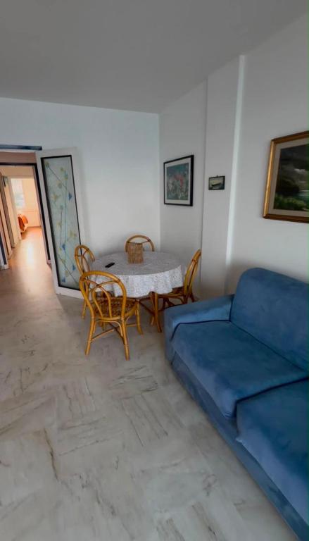 Sea view, Promenade des Anglais, 180 degree balcony, 4 people - 2