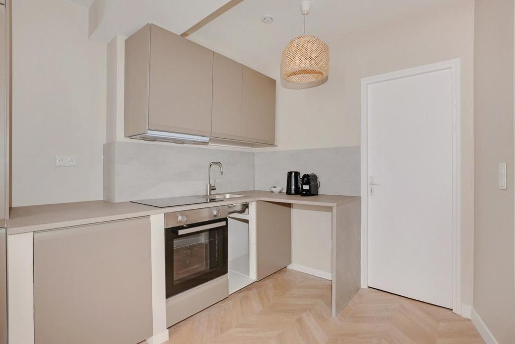 Beautiful 50 m2 in Paris 17th - Very nice neighborhood - 2