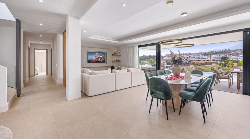 VACATION MARBELLA I Villa Status, Private Pool, 5min to the Beach, BBQ, Rooftop Terrace, 5 BDRS, Luxury Villa - 5