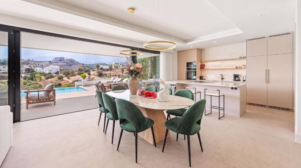 VACATION MARBELLA I Villa Status, Private Pool, 5min to the Beach, BBQ, Rooftop Terrace, 5 BDRS, Luxury Villa - 4