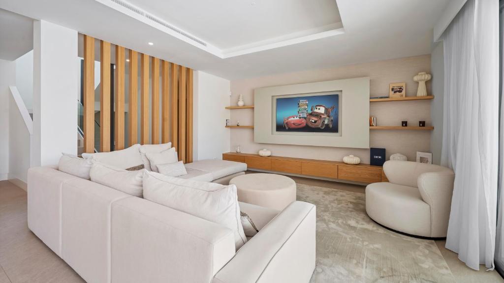 VACATION MARBELLA I Villa Status, Private Pool, 5min to the Beach, BBQ, Rooftop Terrace, 5 BDRS, Luxury Villa - 3