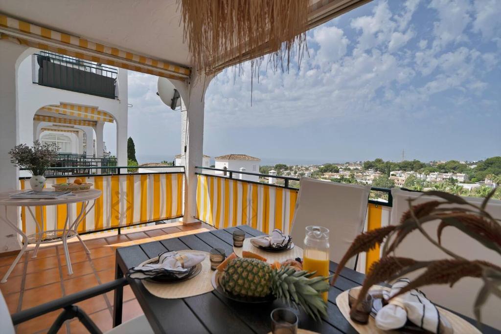 Cozy Calahonda Apt w Sea Views, Pool and Sunsets - 2
