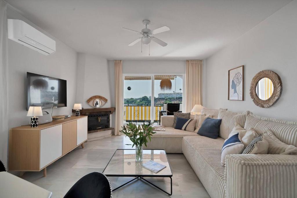 Cozy Calahonda Apt w Sea Views, Pool and Sunsets - 3