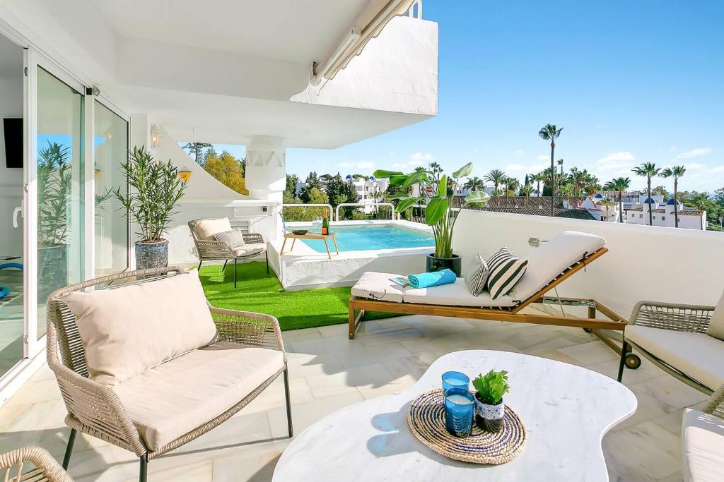 Modern Sea View Apt with Splash Pool in Calahonda - 2