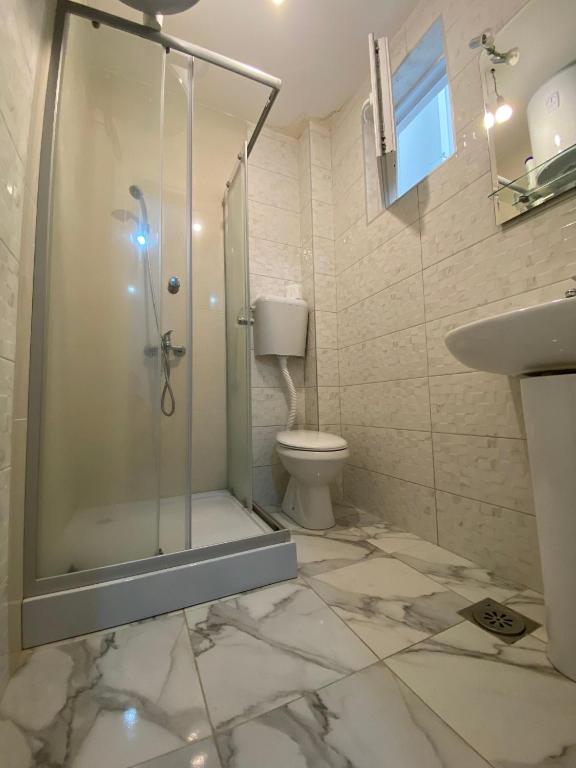En-Suite Room Budva - 5