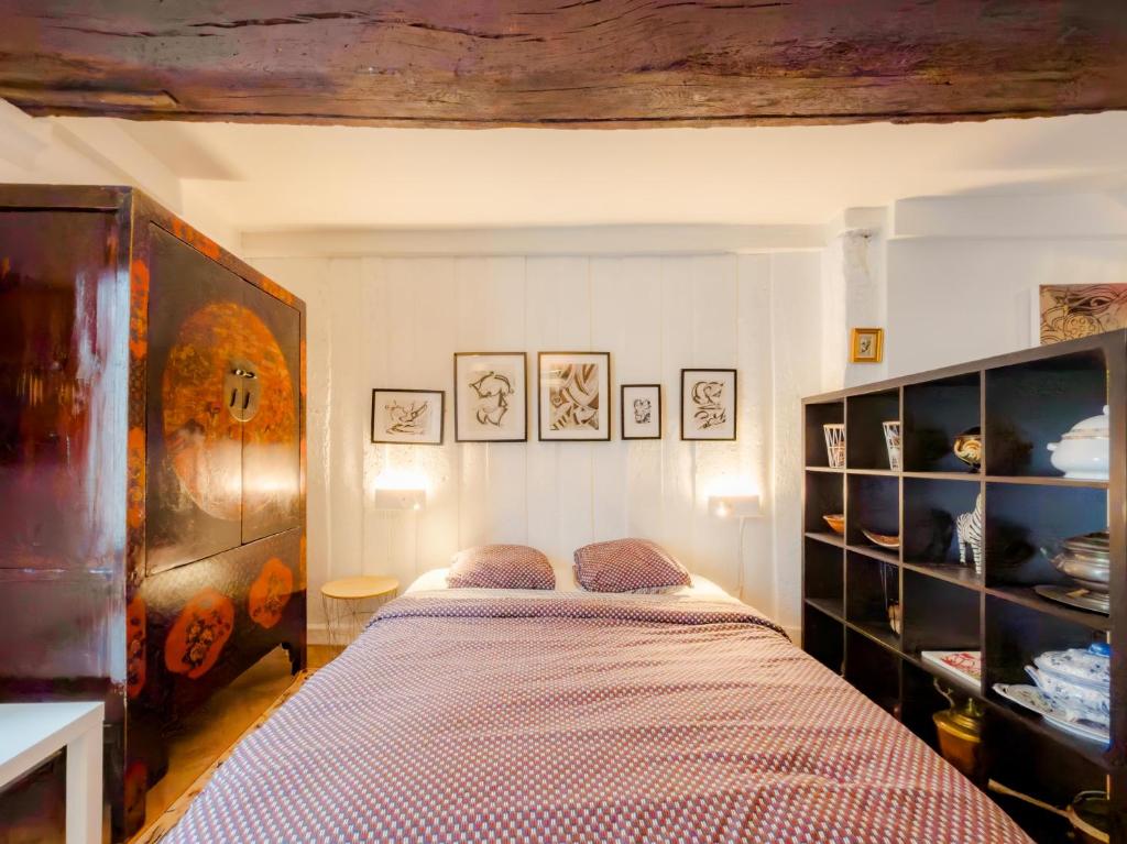 Independent Master suite, 18th century home - 4