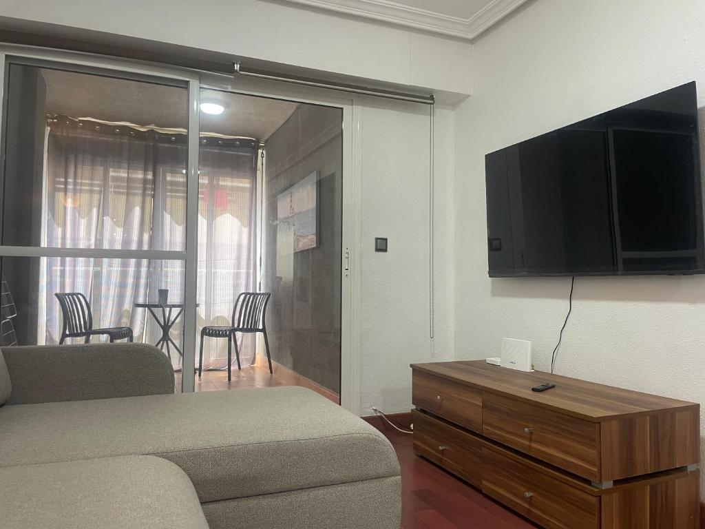 Torrevieja Beachside 3-Bedroom Apartment - 3