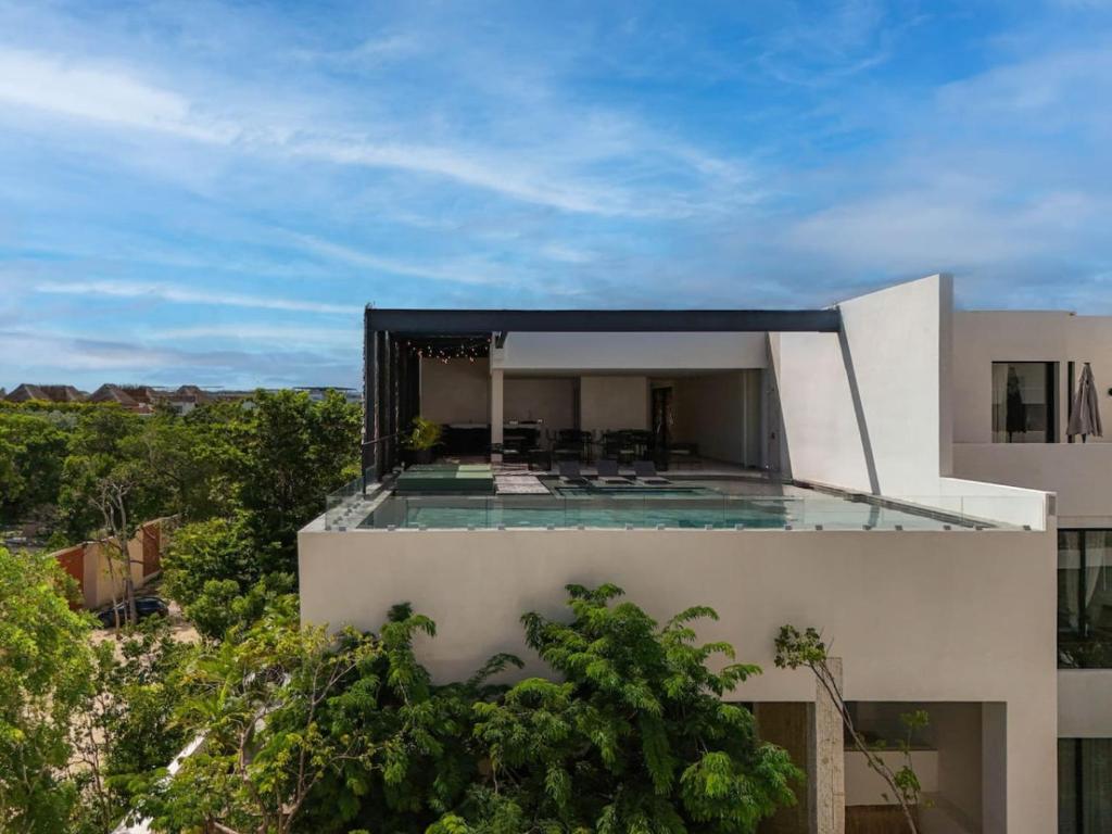 Lux 1BR with Rooftop Pool, Spa, Gym, Kids Playroom - 5