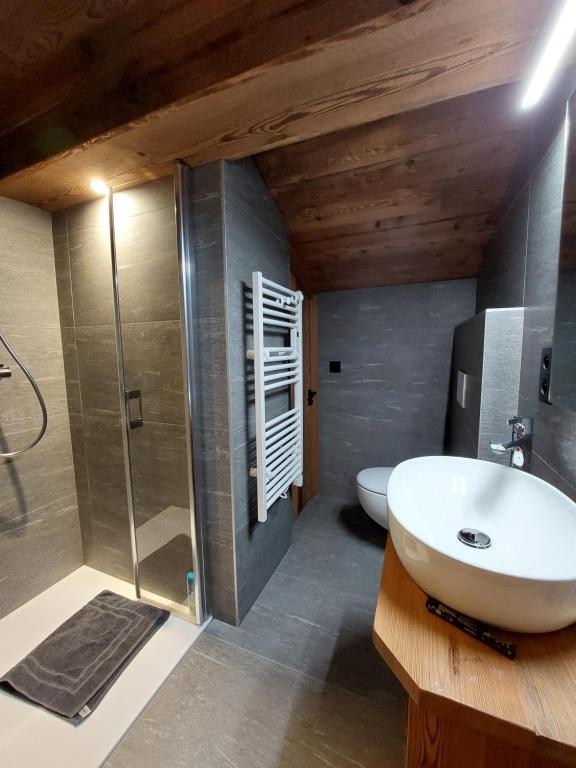CHALET CHALEUREUX Vallée DE CHAMONIX 4CH 4SDB SAUNA - 5