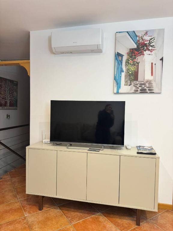 3 bedroom, heated pool, free parking - 2