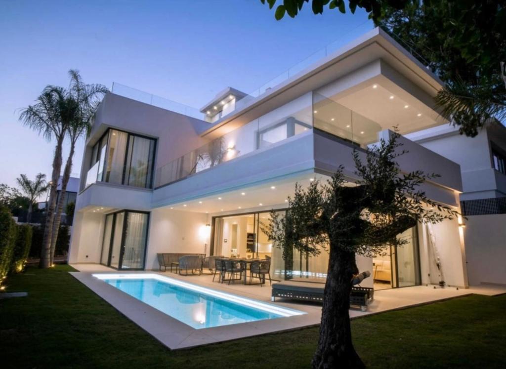Luxury Villa with private pool - 4