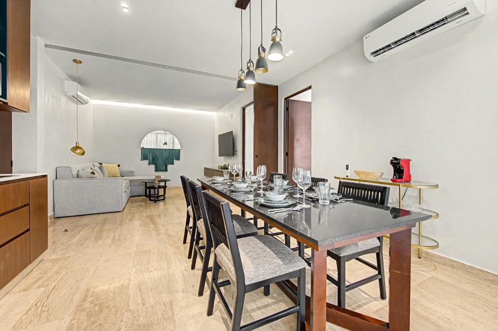 Lux 1BR with Rooftop Pool, Spa, Gym, Kids Playroom - 4