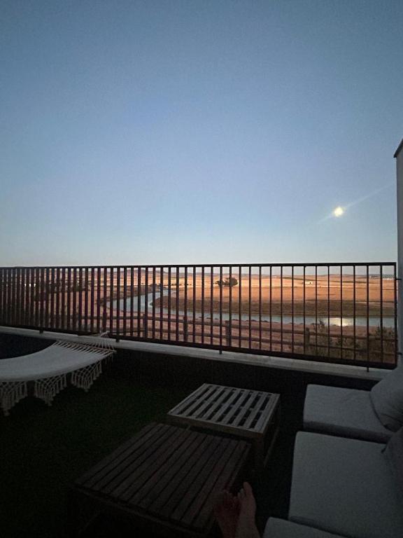 Chalet con terraza y vistas al mar - 3