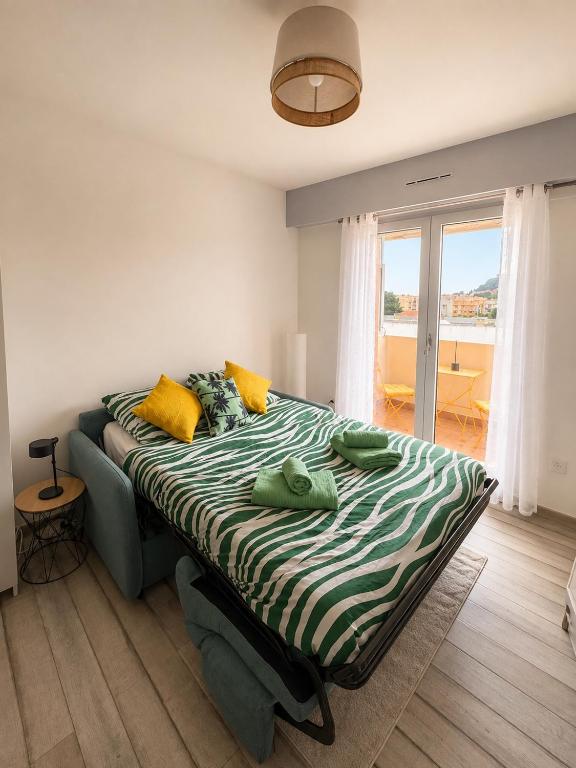 Lovely studio with balcony - central location - 3