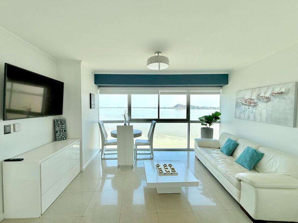 Suite amplia con vista panorámica al río con piscina RF1-605 - 1