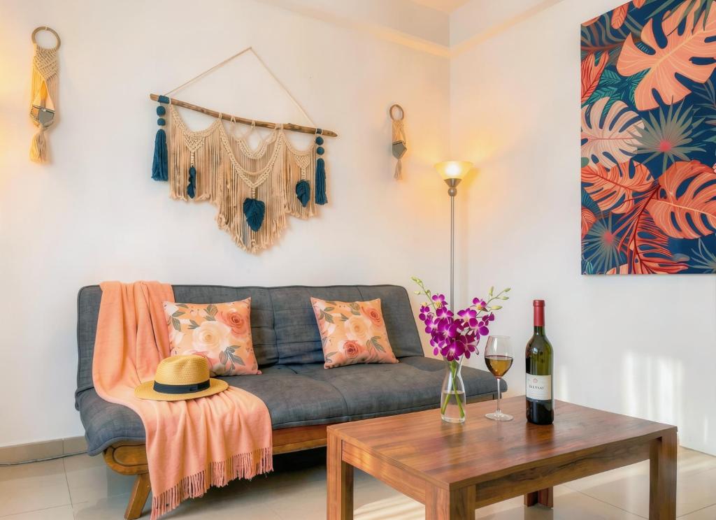 Quiet Evenings, 1BR 2BR Suites, Pool, Kitchen WiFi AC, Beach & 5th Ave 10 Min, Supermarket 15 Min - 5