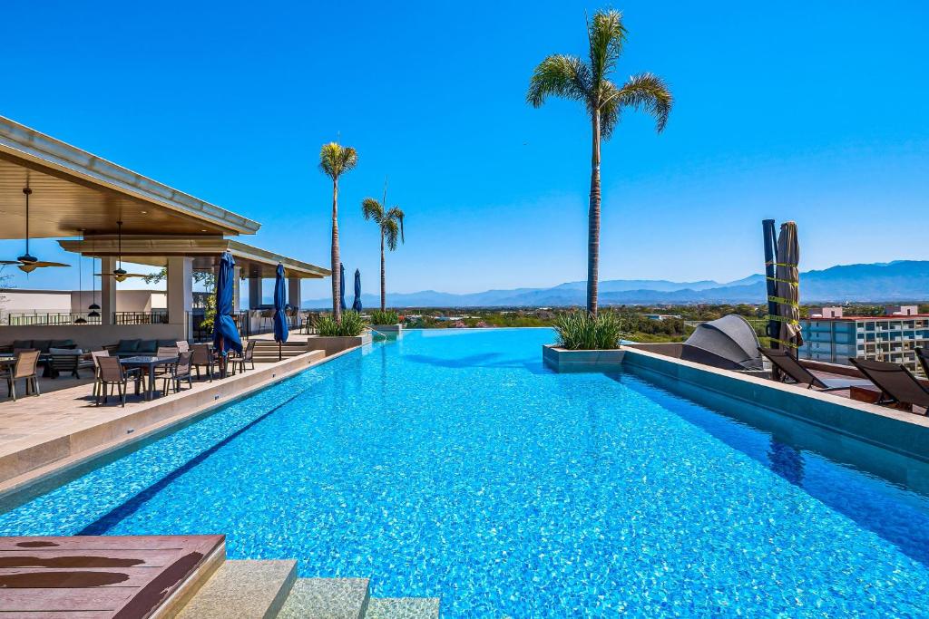 2BR/2BA Nuevo Vallarta Condo | Pool, Gym & Balcony - 2