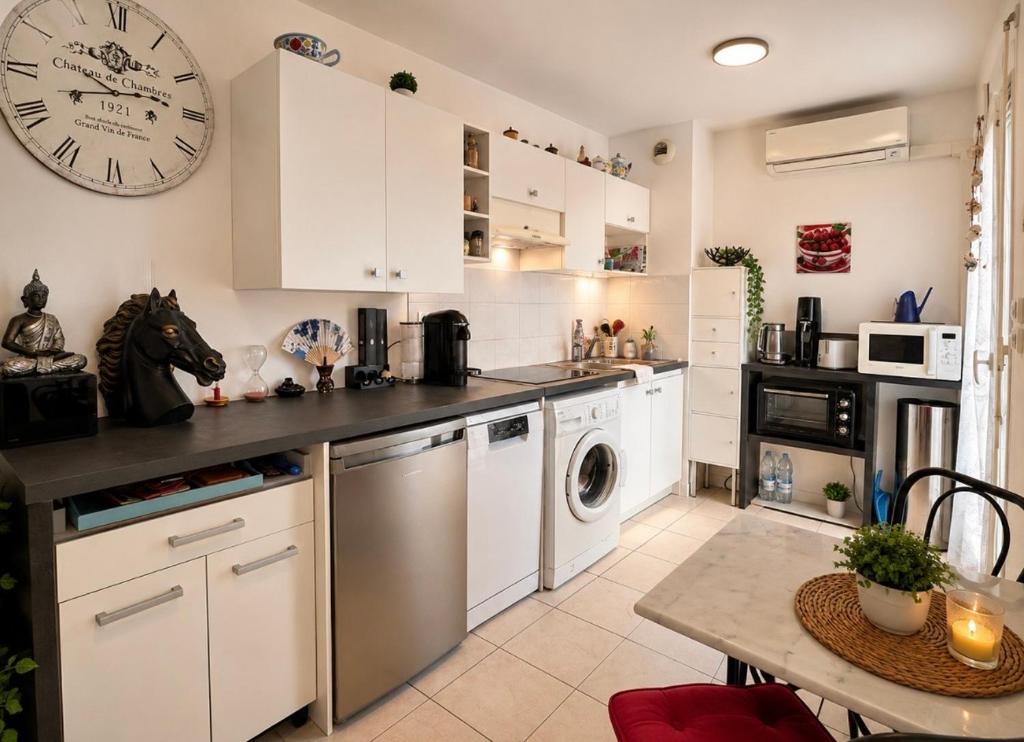 Charming comfortable 1-bedroom apartment with balcony & Wi-Fi - 2