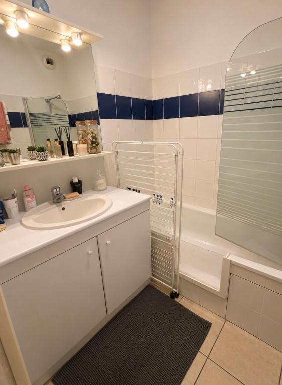 Charming comfortable 1-bedroom apartment with balcony & Wi-Fi - 4