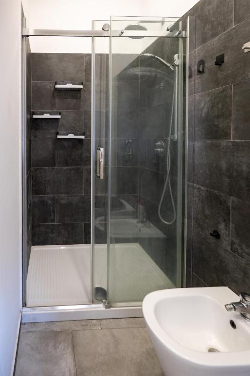 Spacious Aparment 10 mins walk from Duomo - 5