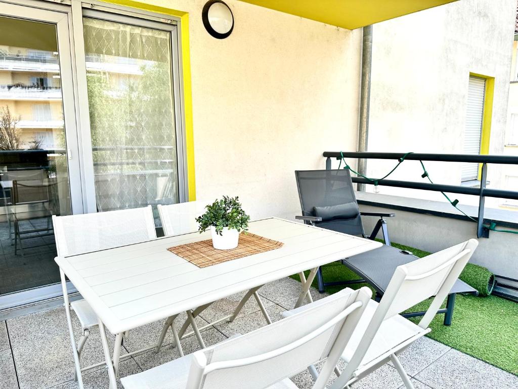 Charmant 2 pièces avec terrasse & tram à 5 min - 5