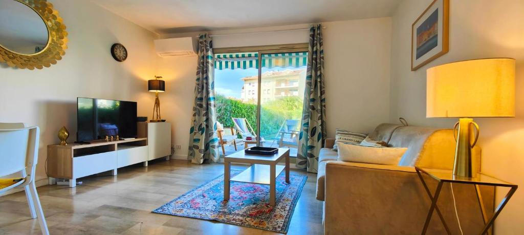 Private garden in the heart of Saint-Raphaël - 3