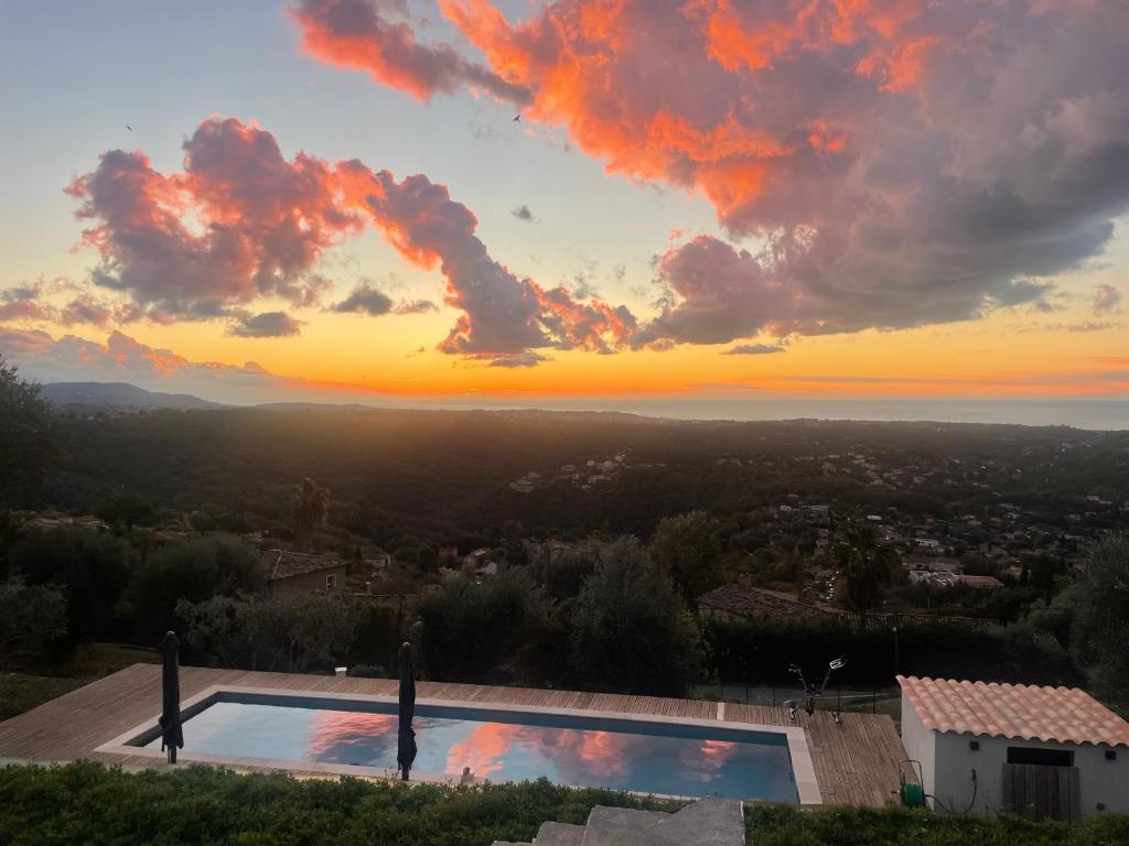 Domani Vencius - Cocon de bien-être à Vence avec vue mer, piscine et terrasse ensoleillée - 4