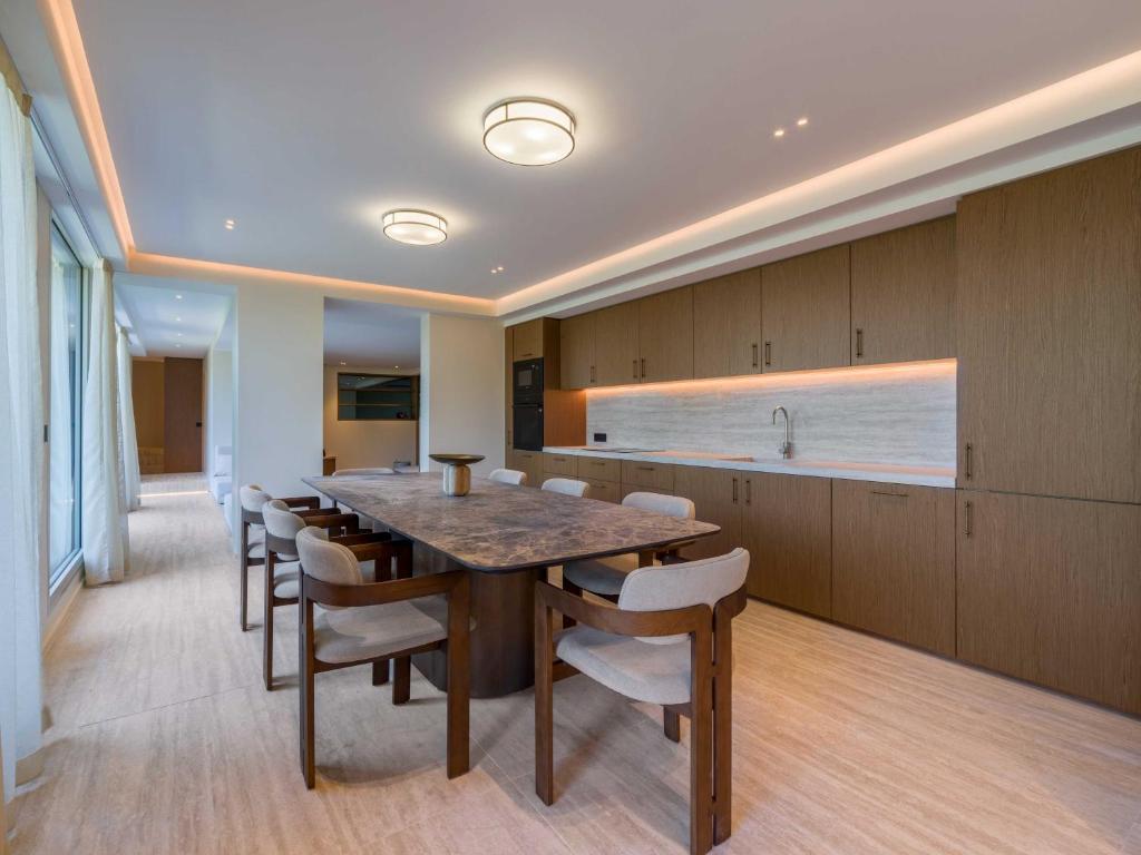 High-End Apartment with Spacious Terrace - 2
