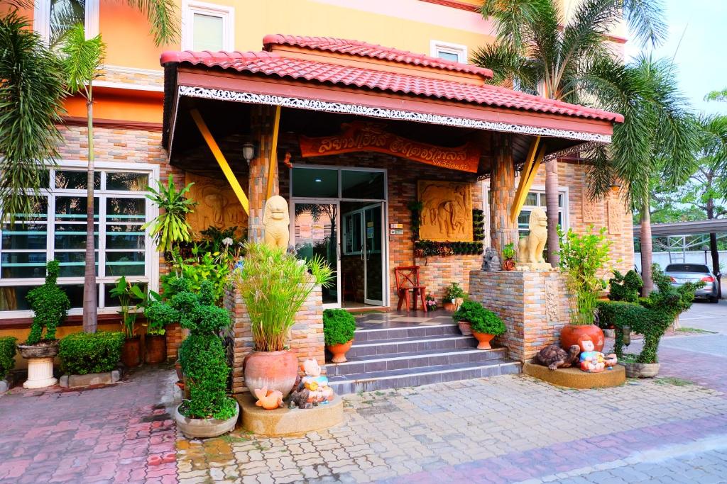 Siam House Interplace — Hotel in Lopburi