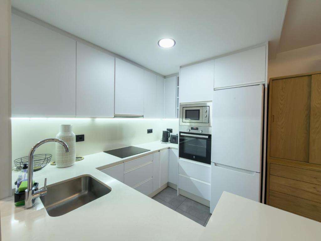 Modern Beachside 2-bed Apartment in Calpe Centre - 4