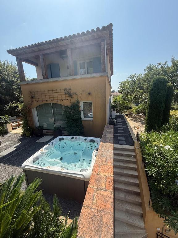 Maison avec vue sur le château et jacuzzi - 3