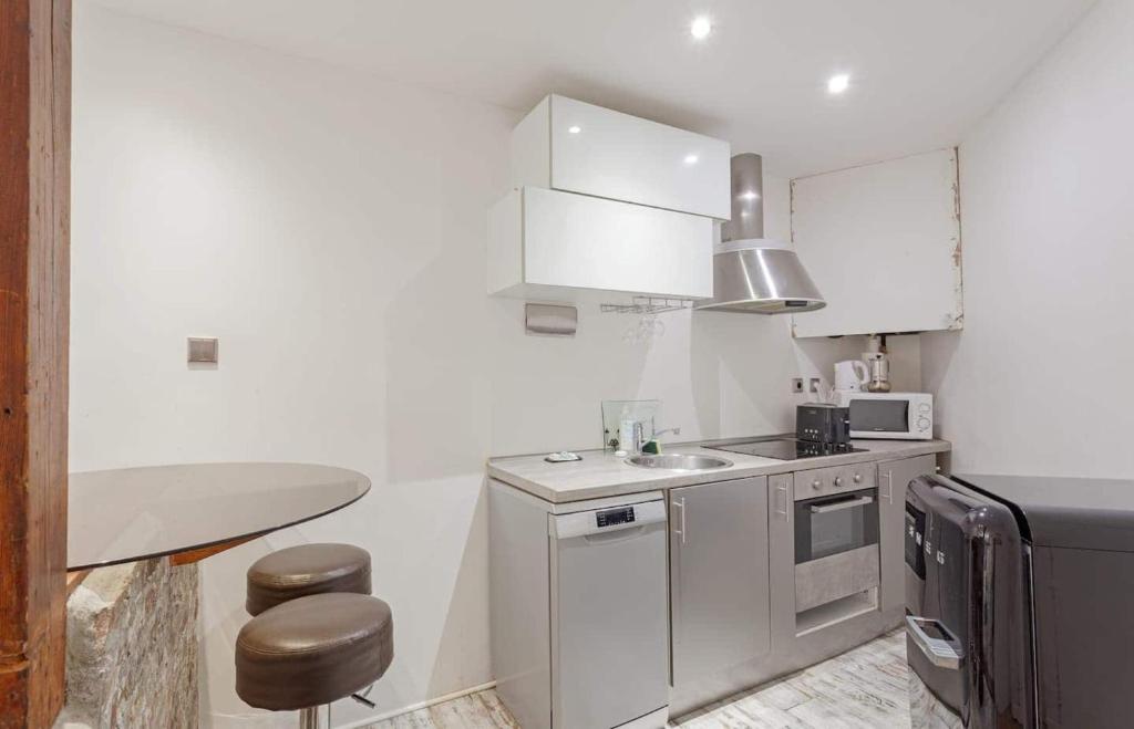 Modern 2BD Apartment 14 mins to the Eiffel Tower - 4